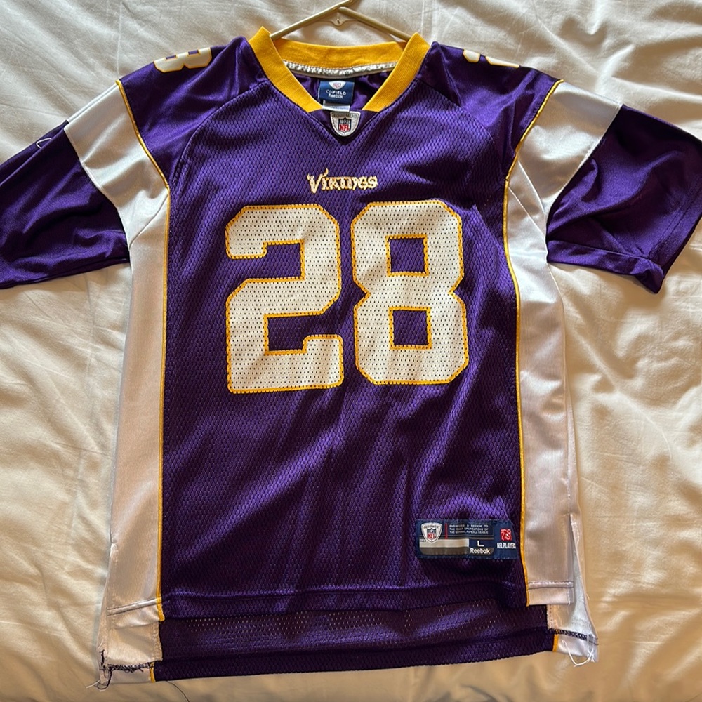 Reebok onfield Minnesota Vikings Adrian Peterson #28 jersey. Kids size Large.